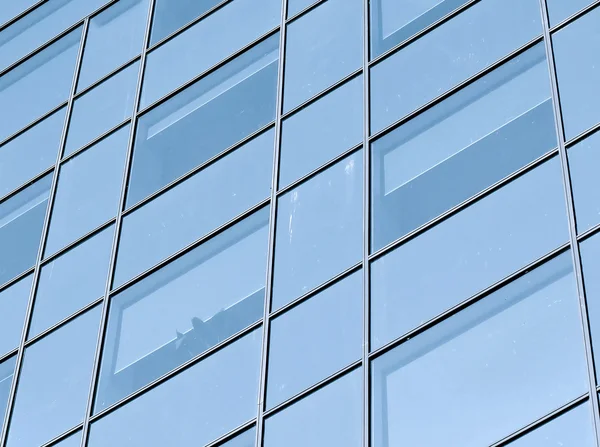 Modern randig konsistens av glasvägg — Stockfoto