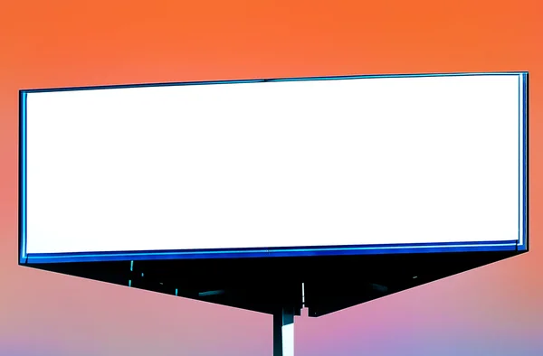 Szerokim tle podświetlane duży billboard puste — Zdjęcie stockowe