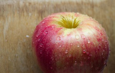 eski yerli woode üzerine özlü sulu Kırmızı elma