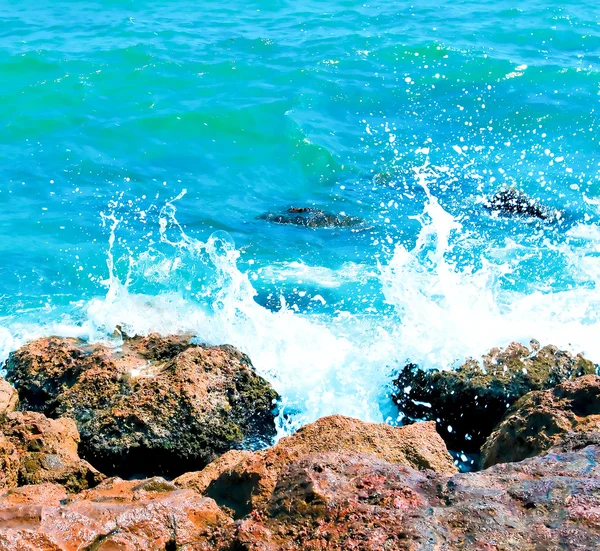 Salpicadura de ondas turquesas — Foto de Stock