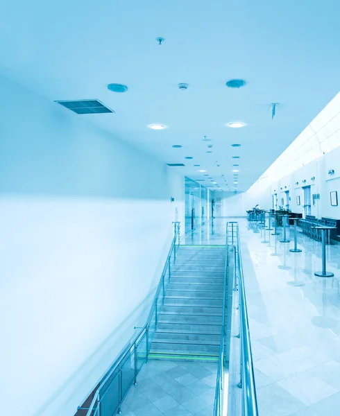 Escalera en centro comercial de negocios — Foto de Stock