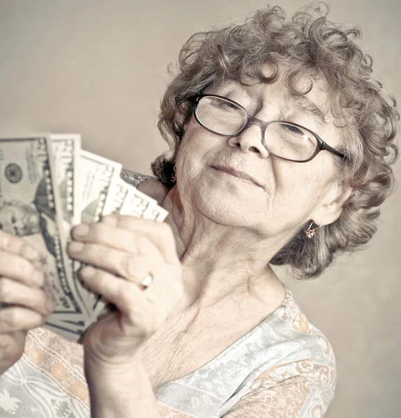 Frau mit Geld — Stockfoto