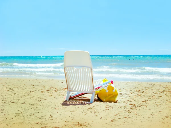 Chair under umbrella on beautiful beach — Stock Photo, Image