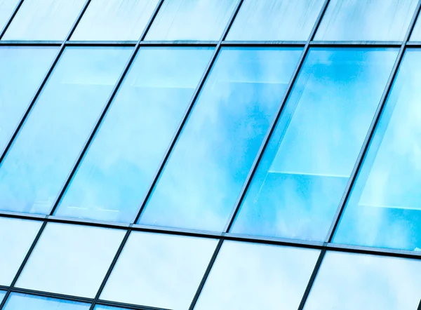 Met het oog op de achtergrond van glazen gebouw wolkenkrabbers — Stockfoto
