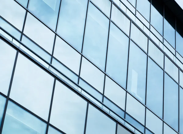 Met het oog op de achtergrond van glas hoog stijgingsgebouw wolkenkrabbers — Stockfoto