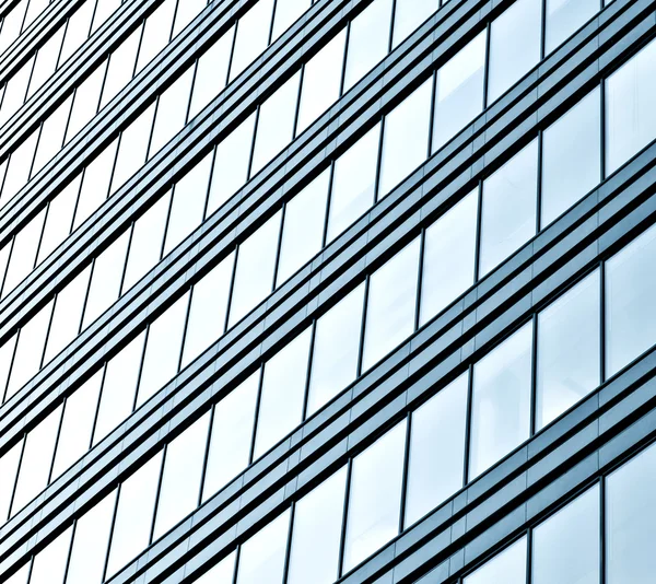 Blick auf den Hintergrund von Hochhäusern aus Glas — Stockfoto