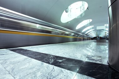 Modern kamu metro istasyonu görünümünü