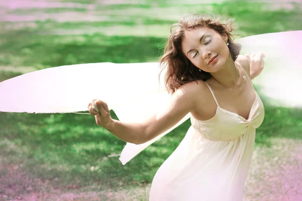 Bella giovane volto femminile — Foto Stock