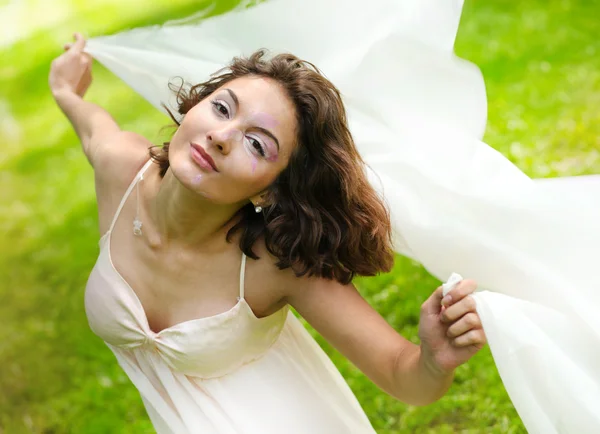 Bonito rosto feminino jovem — Fotografia de Stock