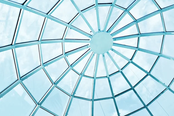 Techo redondo transparente arquitectónico con escalera —  Fotos de Stock