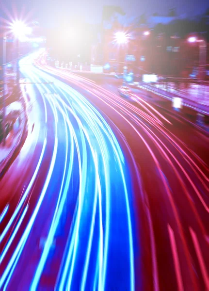 Hermosa ciudad nocturna en movimiento — Foto de Stock