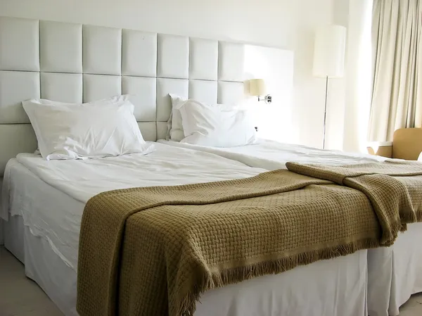 lüks otel içinde geniş konforlu yatak odası