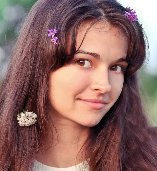 Woman relaxing in park — Stock Photo, Image