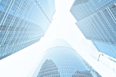 panoramik ve perspektif geniş açı çelik mavi arka plan cam yüksek artış binanın gökdelenler gece iş kavramı başarılı endüstriyel mimari, modern futuristik şehir görünümünü