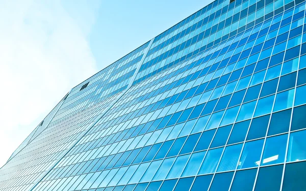 Gestreckte dunkle Struktur moderner Fenster — Stockfoto