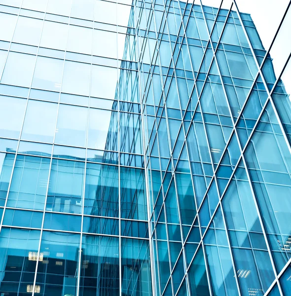 透明な高層ビルの光青いガラスの質感 — ストック写真