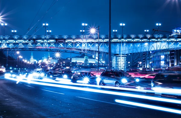 Bela cidade noturna em movimento — Fotografia de Stock