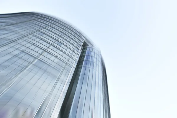 Panoramische und perspektivische Weitwinkelblick auf stahlblauen Hintergrund von Glashochhäusern Wolkenkratzer in der modernen futuristischen Innenstadt bei Nacht Geschäftskonzept erfolgreicher Industriearchitektur — Stockfoto