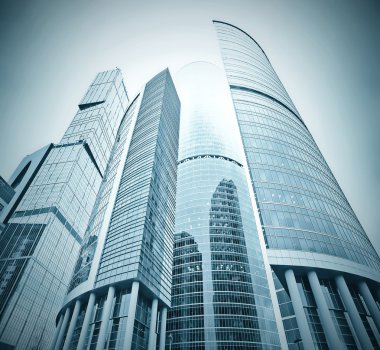 Açık mavi renkli cam yüksek artış gelecek gökdelen ticari modern şehir Binası çelik için panoramik ve potansiyel geniş açı görünümü. İş kavramı başarılı endüstriyel mimari