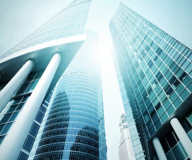 Açık mavi renkli cam yüksek artış gelecek gökdelen ticari modern şehir Binası çelik için panoramik ve potansiyel geniş açı görünümü. İş kavramı başarılı endüstriyel mimari