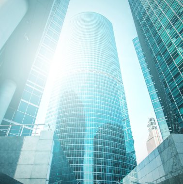 Açık mavi renkli cam yüksek artış gelecek gökdelen ticari modern şehir Binası çelik için panoramik ve potansiyel geniş açı görünümü. İş kavramı başarılı endüstriyel mimari