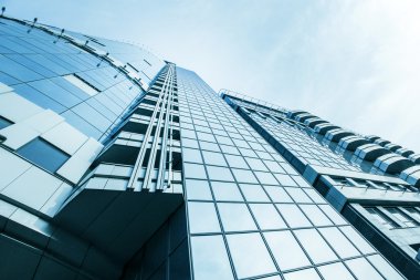Açık mavi renkli cam yüksek artış gelecek gökdelen ticari modern şehir Binası çelik için panoramik ve potansiyel geniş açı görünümü. İş kavramı başarılı endüstriyel mimari