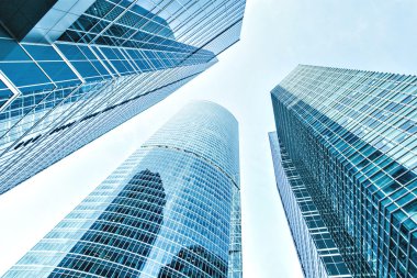 Açık mavi renkli cam yüksek artış gelecek gökdelen ticari modern şehir Binası çelik için panoramik ve potansiyel geniş açı görünümü. İş kavramı başarılı endüstriyel mimari