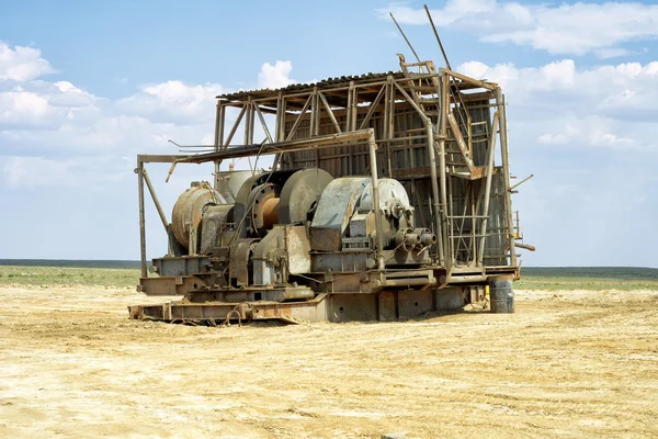 Old winch with a drilling rig. — Stock Photo, Image