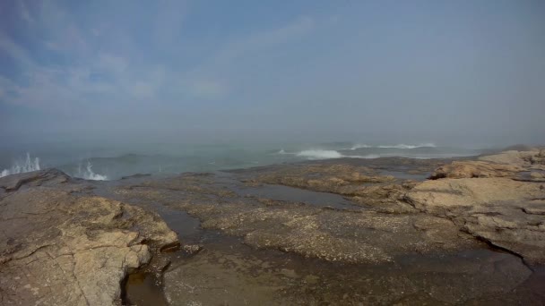 里海的落基海岸 哈萨克斯坦 曼吉斯图地区 2020年7月15日 — 图库视频影像