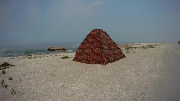 帐篷在里海海岸上 曼吉斯图地区 哈萨克斯坦 10日2021年 — 图库视频影像