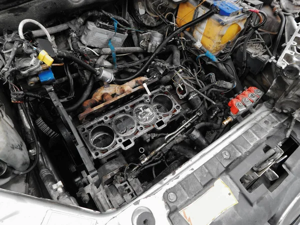 Disassembled Engine Hood Car — Stock Photo, Image