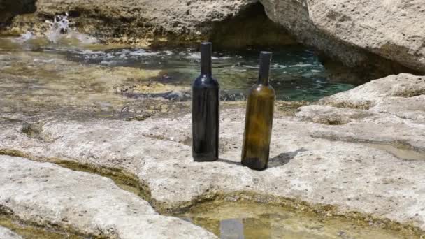 Two Bottles Wine Sea Caspian Sea June 2022 Year — ストック動画