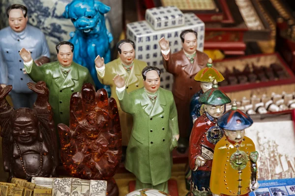 Waving Mao — Stock Photo, Image