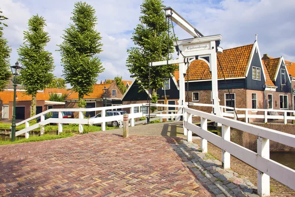 Klein dorpje Monnickendam, Nederland — Stockfoto