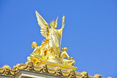 Garnier Operası 'ndaki altın heykel, Paris, Fransa