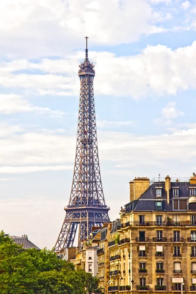 Paris und der Eiffelturm — Stockfoto