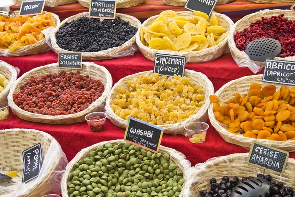 Alimentos secos en un mercado —  Fotos de Stock