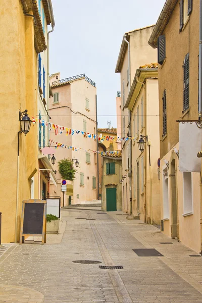 Ulice v saint tropez, Francouzská Riviéra — Stock fotografie