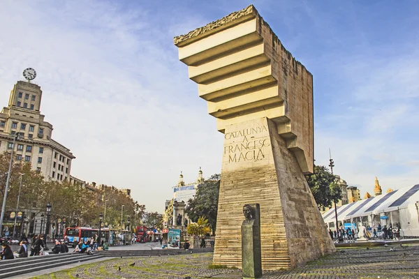 Plaça de Catalunya and the Monument to Francesc Macià in Barcelona, Spain — Stockfoto