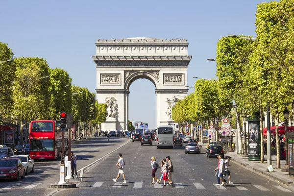 Champs-Elysées en de arc de triomphe, paris, Frankrijk — Stockfoto