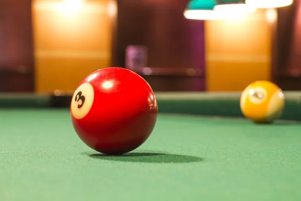 Snooker ballen op een tafel — Stockfoto