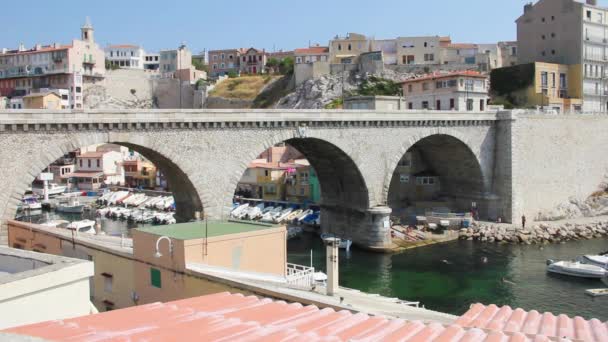 Puente en el Vallon des Auffes, Marsella, Francia — Vídeos de Stock