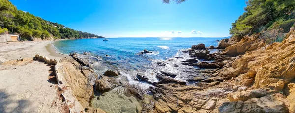Vista Panorâmica Uma Praia Lavandou Riviera Francesa — Fotografia de Stock