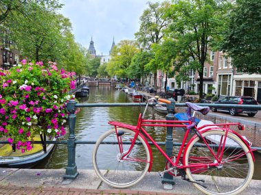 Amsterdam Kanalı ve Bisikletler, Hollanda