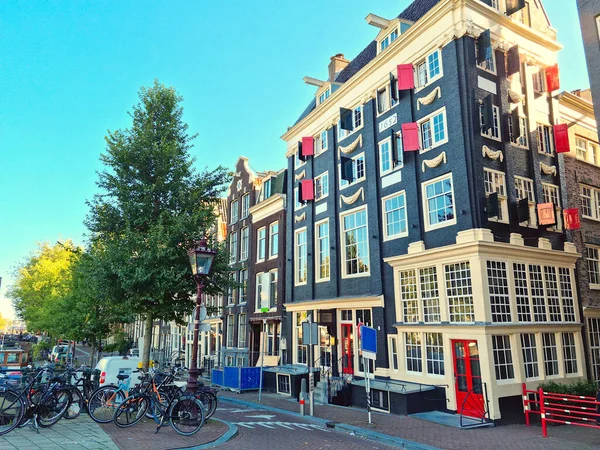 Ulica Przy Kanale Amsterdam Holandia — Zdjęcie stockowe
