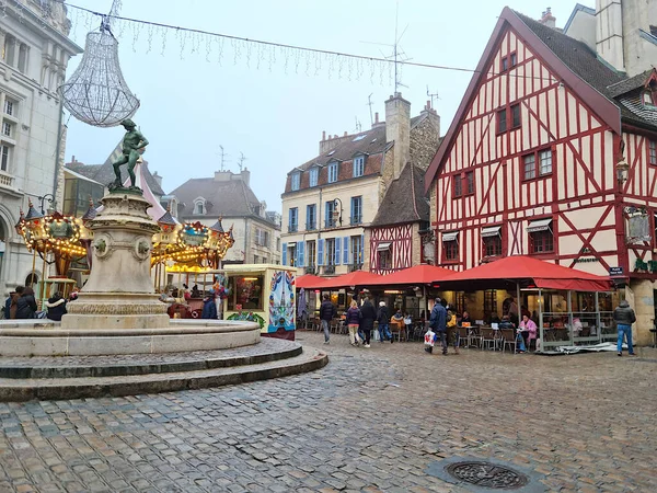 Dijon Frankreich Dezember 2022 Menschen Gehen Der Weihnachtszeit Auf Dem Stockbild