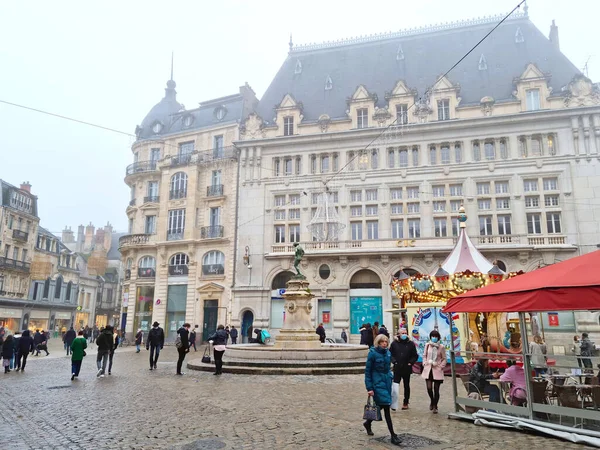 Dijon Frankreich Dezember 2022 Menschen Gehen Der Weihnachtszeit Auf Dem — Stockfoto