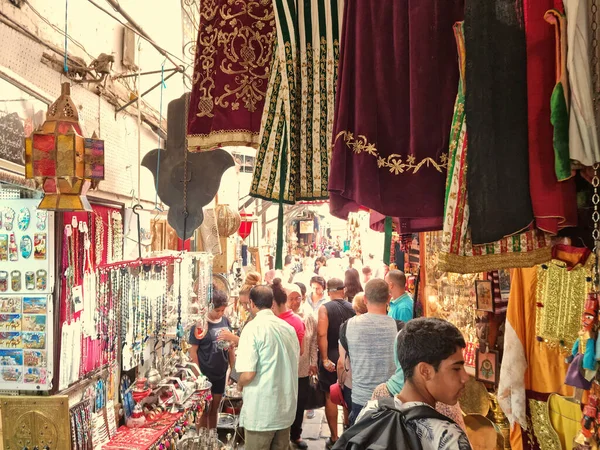 Tunis Tunisko Srpna 2022 Lidé Procházející Čtvrti Medina Medina Obsahuje — Stock fotografie