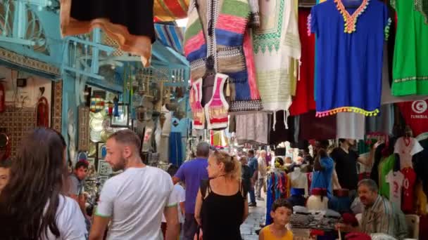 Tunis Tunisie Août 2022 Des Gens Marchent Dans Quartier Médina — Video