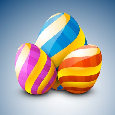 mavi arka plan üzerinde güzel boyanmış Paskalya yumurtası.